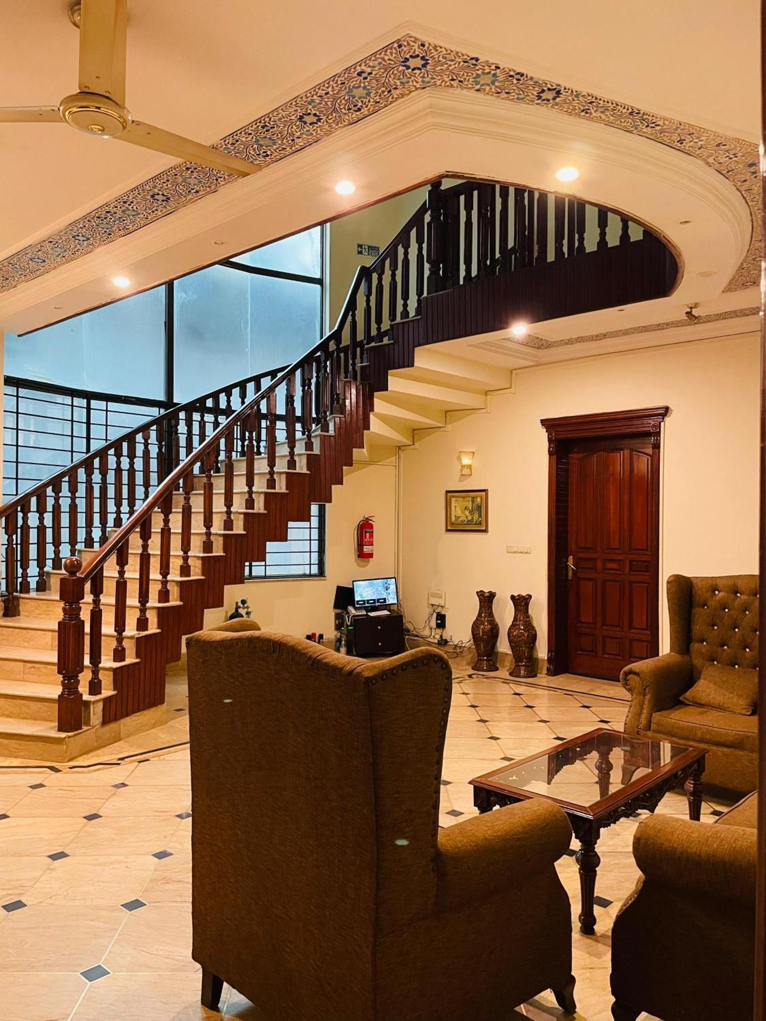 Executive Galaxy Guest House Ισλαμαμπάντ Εξωτερικό φωτογραφία